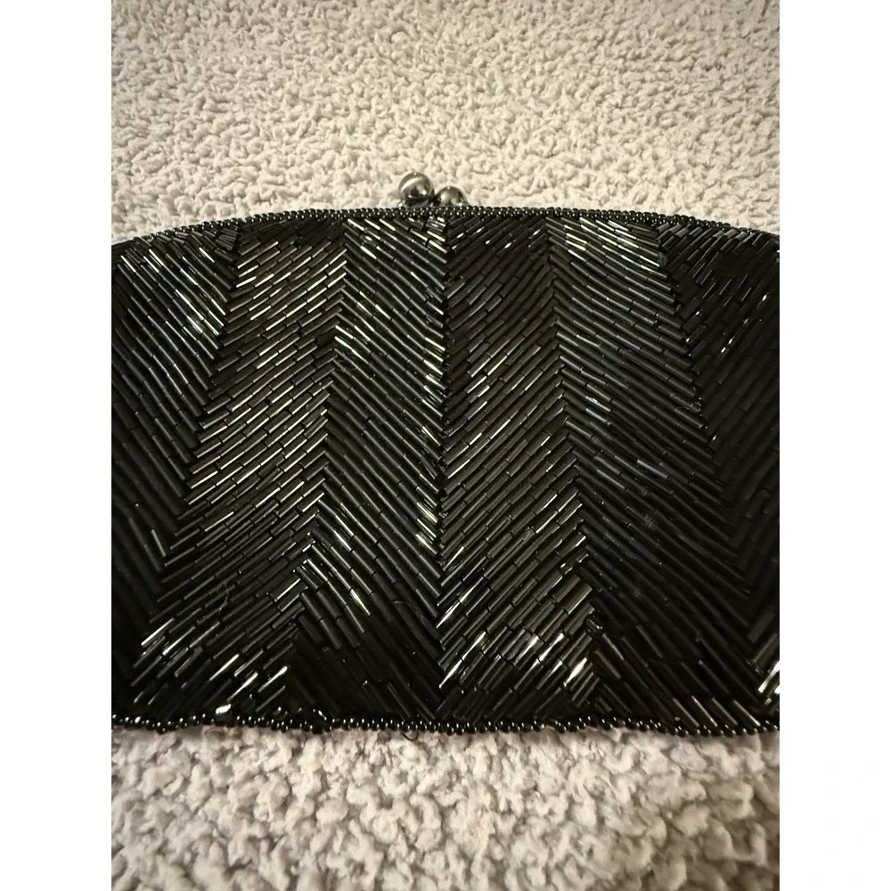 THE LIMITED Beautiful Beaded Clutch Wristlet Purse Kiss Lock Wedding Formals